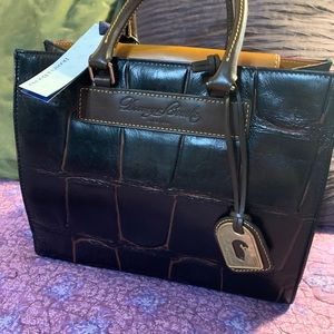 Dooney NWT Janine Satchel- has defect